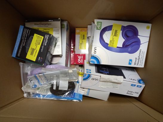 LOT OF APPROX 15 ASSORTED ITEMS TO INCLUDE POLAROID DAB RADIO, STATUS USB CUBE SOCKET, ONE FOR ALL ANTENNA AERIAL