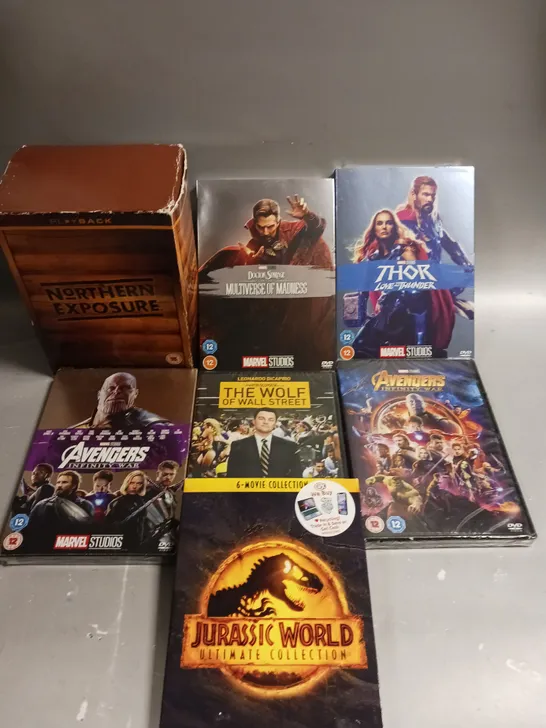 APPROXIMATELY 10 ASSORTED DVD MOVIES & BOX SETS TO INCLUDE JURASSIC WORLD, AVENGERS INFINITY WAR, THE WOLF OF WALL STREET ETC 