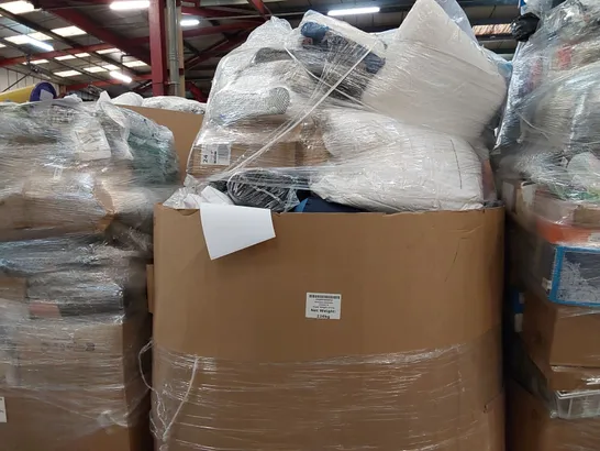 LARGE PALLET OF ASSORTED BEDROOM AND COMFORT BASED PRODUCTS TO INCLUDE; PILLOWS, SUPPORT SEAT CUSHIONS, SIMILARLY RELATED GOODS AND HOUSEHOLD ITEMS