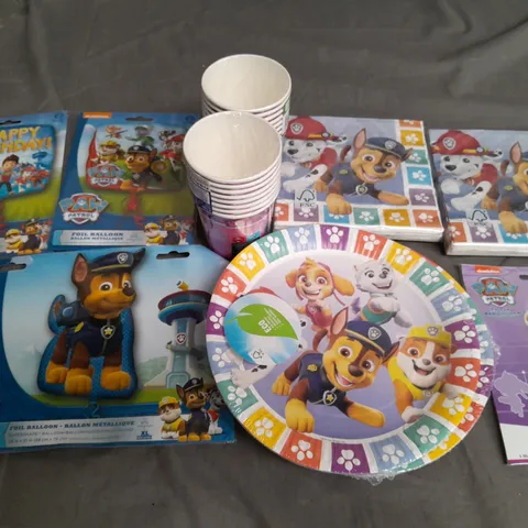 LOT OF PAW PATROL BRANDED PARTY ITEMS TO INCLUDE FOIL BALLOONS, PLATES AND CUPS