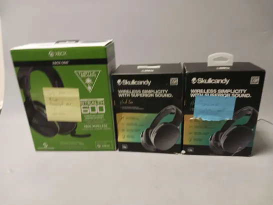 SET OF 3 ASSORTED HEADPHONES TO INCLUDE TURTLE BAY AND SKULLCANDY