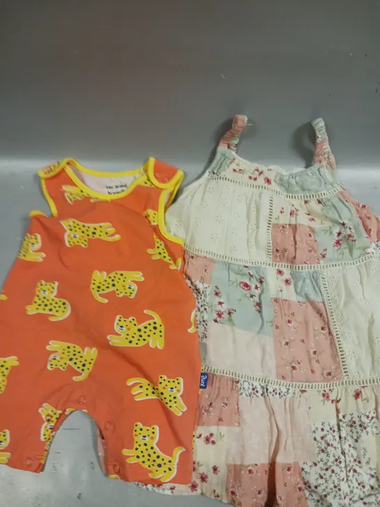 APPROXIMATELY 15 ASSORTED CHILDRENS CLOTHING PRODUCTS IN AGES RANGING FROM 0-5 YRS 