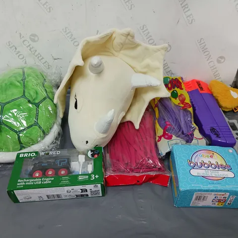 LARGE BOX OF ASSORTED TOYS AND GAMES TO INCLUDE TEDDIES, POKEMON AND BALLOONS