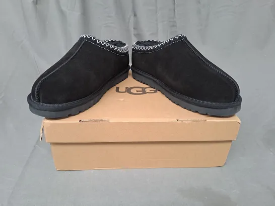 BOXED PAIR OF UGG SHOES IN BLACK UK SIZE 5