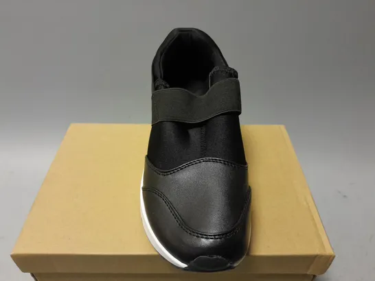 BOXED PAIR OF N/M YG-12 SLIP ON TRAINERS IN BLACK/WHITE - UK 3