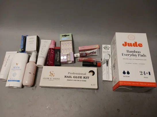 BOX OF APPROXIMATELY 15 COSMETIC ITEMS TO INCLUDE JUDE EVERYDAY BAMBOO PADS, NAIL GLUE KIT, AND LOTTIE NAILS ETC. 