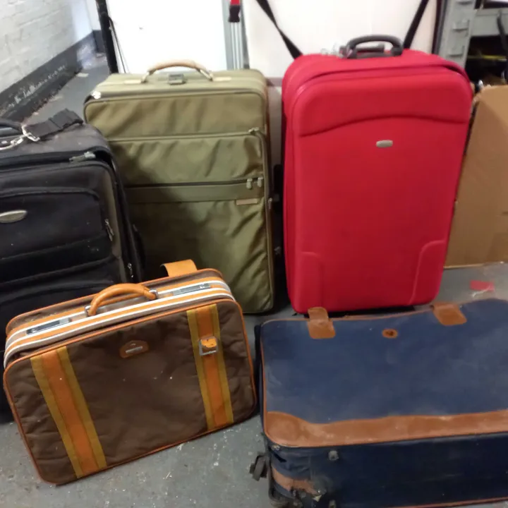 ASSORTED LUGGAGE CASES / COLLECTION ONLY 4457656Simon Charles Auctioneers