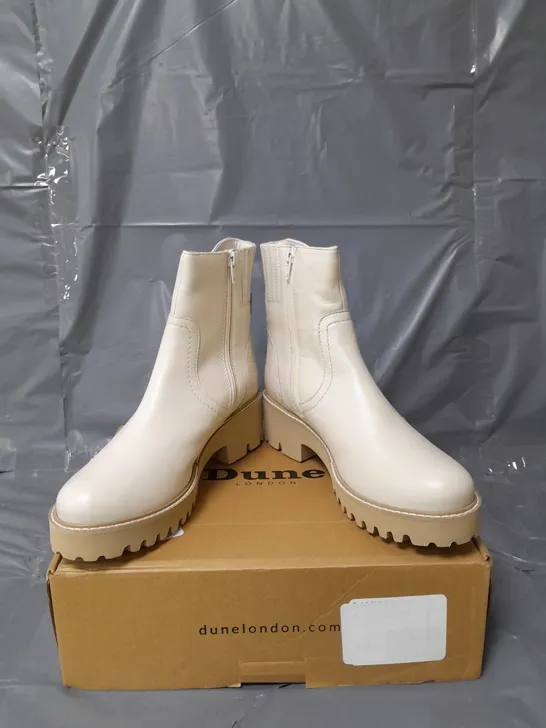 MODA IN PELLE ZIP FASTENING BIKER BOOTS OFF WHITE SIZE 6