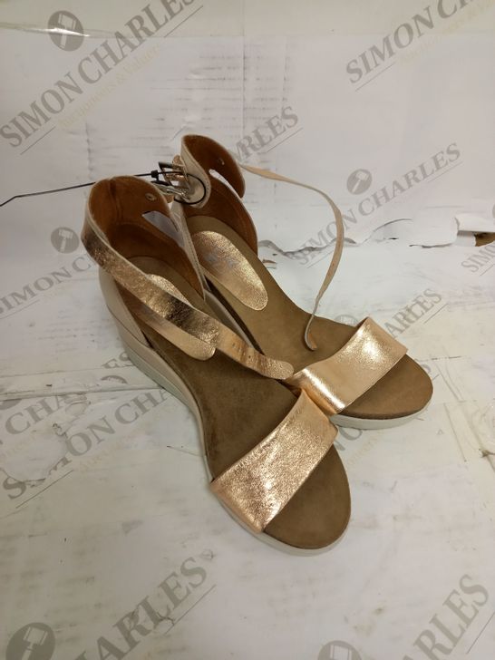 PAIR OF MODA IN PELLE LORAYNIE ROSE GOLD LEATHER TWO PART WEDGED SANDALS - SIZE 37