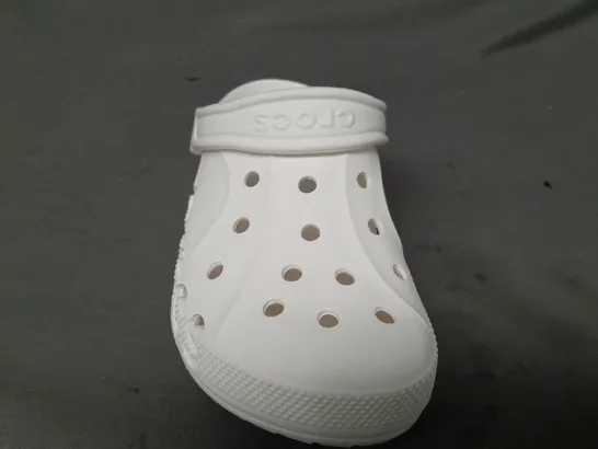 PAIR OF CROCS BAYA CLOGS IN WHITE UK SIZE M3/W4