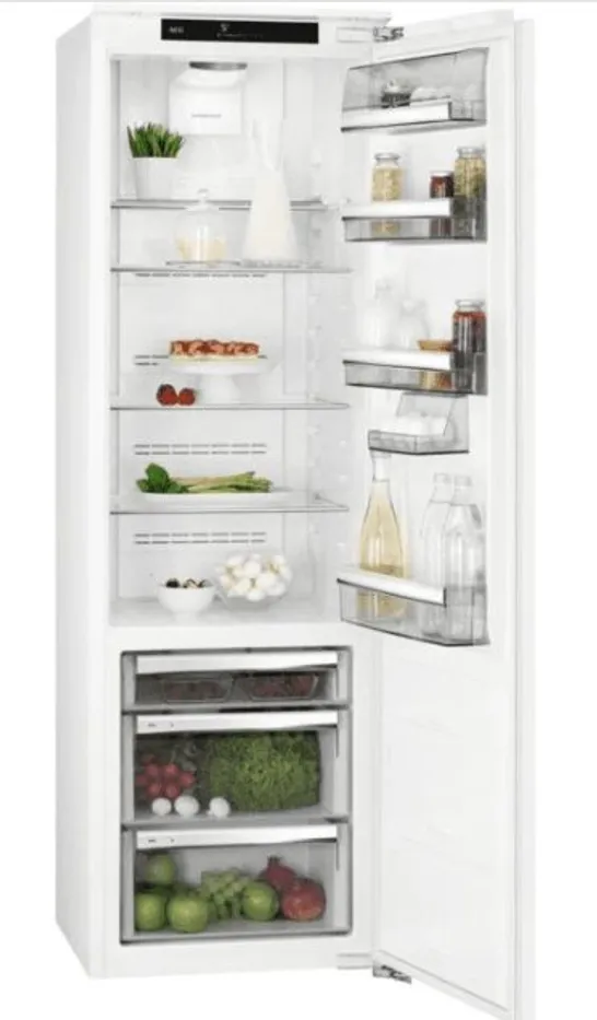 AEG 9000 SERIES 176.9cm  BUILT-IN REFRIGERATOR  Model SKK818E9ZC