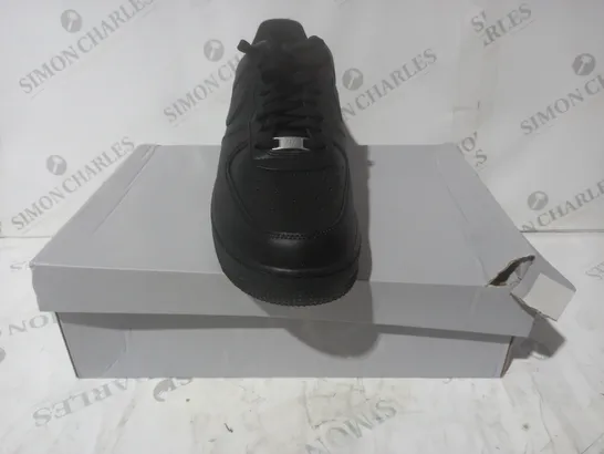 BOXED PAIR OF NIKE AIR FORCE 1 SHOES IN BLACK UK SIZE 11
