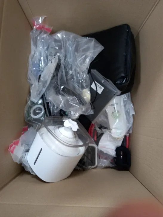 BOX OF ASSORTED ITEMS TO INCLUDE - WATER PISTOL / WIRELESS HEADPHONES / AGPTEK MIC / 