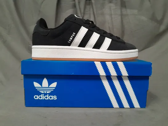 BOXED PAIR OF ADIDAS CAMPUS 00S J SHOES IN BLACK/WHITE UK SIZE 5