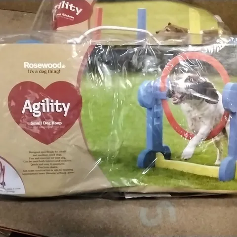 BOX CONTAINING 4 DOG AGILITY HOOPS