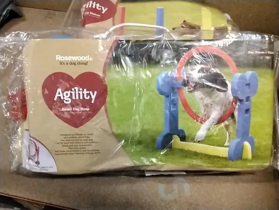 BOX CONTAINING 4 DOG AGILITY HOOPS