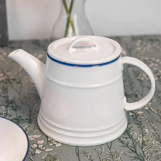 BOXED FARMHOUSE 0.9L PORCELAIN TEAPOT 