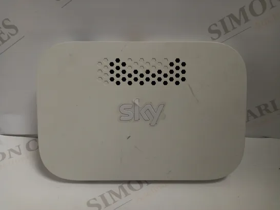 SKY Q BROADBAND HUB - ER110 WHITE