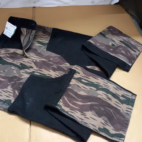 CARHARTT CAMO & BLACK JEANS - 30" X 32"