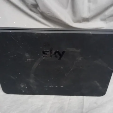 SKY Q BROADBAND HUB 4 