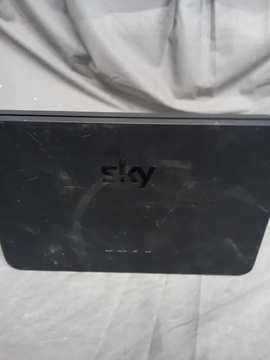 SKY Q BROADBAND HUB 4 