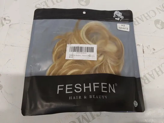 BOX CONTAINING APPROXIMATELY 100 FESHFEN BLONDE/BROWN HAIR BUN EXTENSIONS