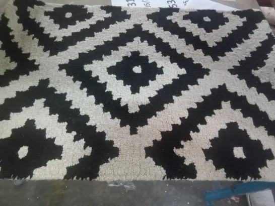 DRUBIN HAND TUFTED WOOL BLACK RUG 2'X3'