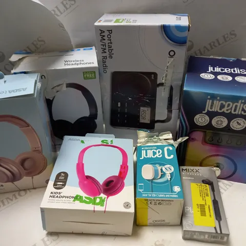 LOT OF APPROX 20 ASSORTED ELECTRICAL ITEMS TO INCLUDE KIDS' HEADPHONES, JUICE DISCO SPEAKER, PORTABLE RADIO, ETC
