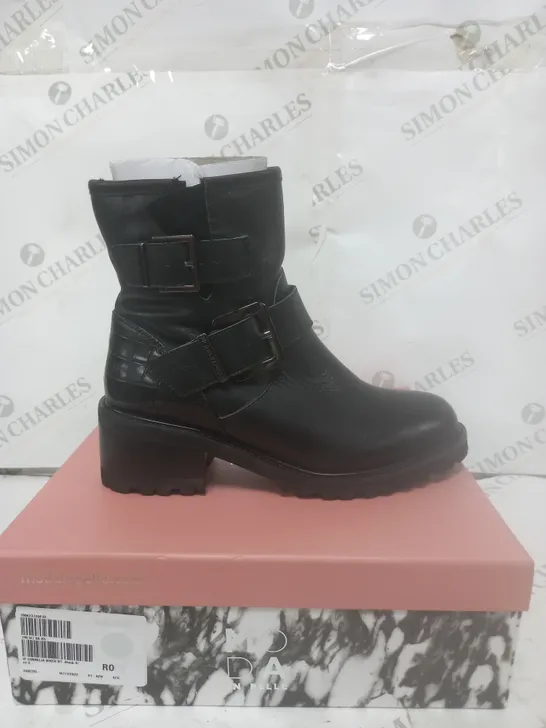 BOXED MODA IN PELLE CORNELLE BLACK LEATHER BOOTS - EU 39