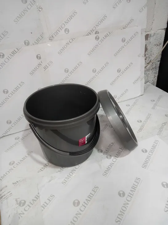 BOXED GREY 14 LITRE BUCKET, WITH LID AND HANDLE