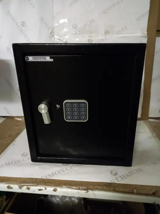 YALE YEC/390/DB1 LARGE ALARMED VALUE SAFE