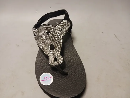 BOXED PAIR OF CALI FROM SKECHERS YOGA FOAM TOE-POST SANDALS IN BLACK W. JEWEL EFFECT UK SIZE 5