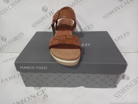 BOXED PAIR OF MARCO TOZZI OPEN TOE LOW WEDGE SANDALS IN TAN EU SIZE 38