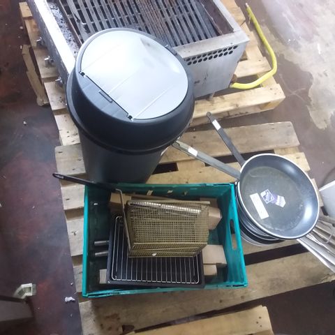 PALLET OF ASSORTED CATERING EQUIPMENT, INCLUDING FRYING PANS TIP BASKET AND PLASTIC BIN