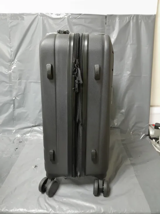 IT HIGH IMPACT WHEELED SUITCASE SMALL - BLACK - COLLECTION ONLY 