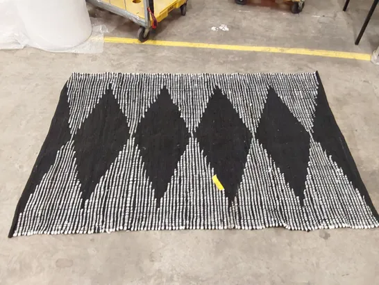 BORNSTEIN HANDWOVEN BLACK/GREY RUG // 185 X 125CM