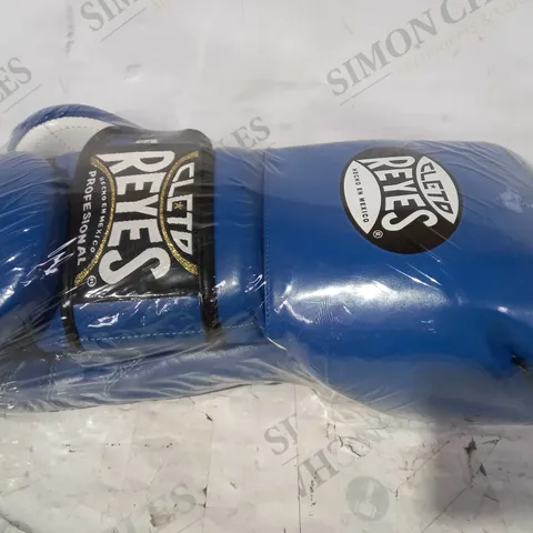 CLETO REYES 18 OZ VELCRO STRAP BOXING GLOVES IN BLUE