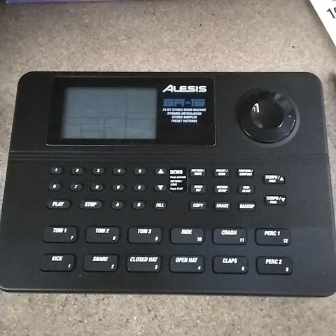 ALESIS SR-16 - STUDIO-GRADE STANDALONE CLASSIC DRUM MACHINE