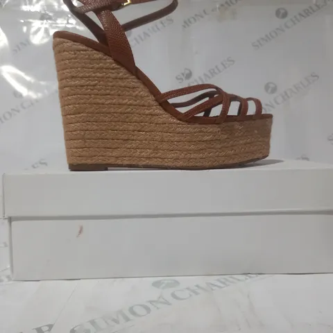 BOXED PAIR OF REISS OPEN TOE WEDGE SANDALS IN TAN UK SIZE 4
