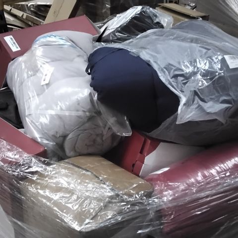 PALLET OF ASSORTED ITEMS INCLUDING MEMORY FOAM CUSHION PAD, MEMORY FOAM FOOT REST, BOXED SLEEPING BAG, SEAT CUSHION