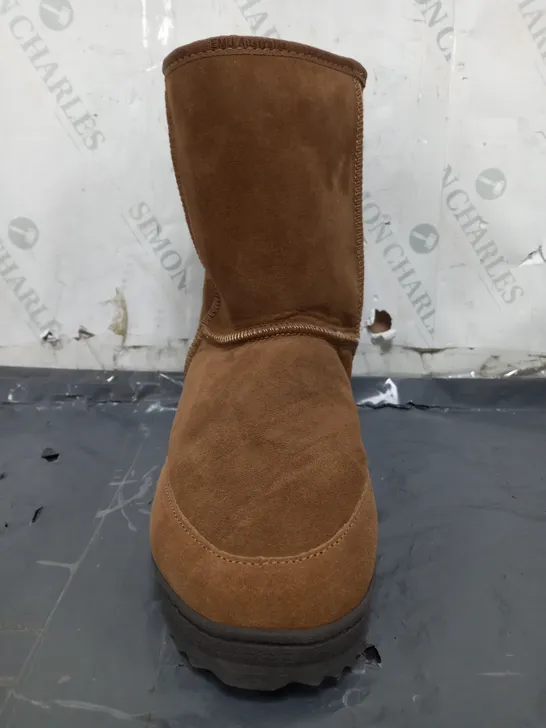 BOXED PAIR OF EMU AUSTRALIA ANKLE BOOTS IN CAMEL SIZE 7