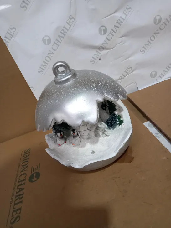 CHRISTMAS DETAILED BAUBLE DECORATION 