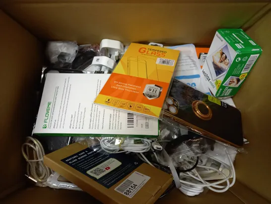 BOX OF APPROXIMATELY 30 ASSORTED PHONE AND TABLET ACCESSORIES TO INCLUDE CHARGERS, CASES, SCREEN PROTECTORS ETC 