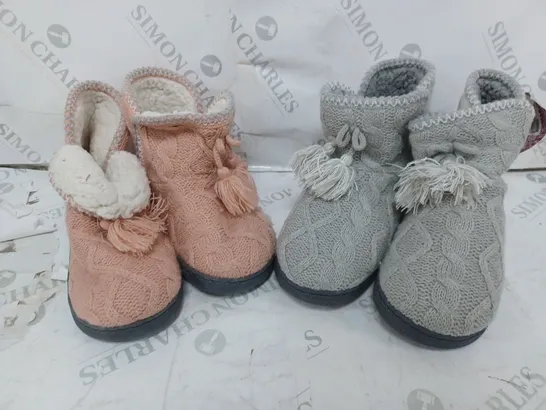 2 PAIRS OF MUKLUKS SLIP ON FLEECE/KNIT EFFECT SLIPPERS IN SALMON PINK SIZE 6, GREY SIZE 8