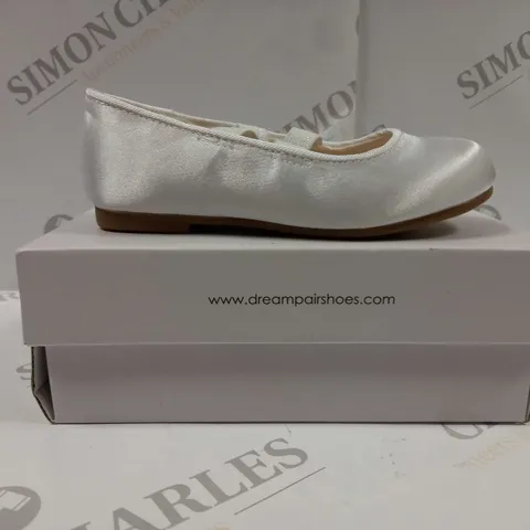 BOXED PAIR OF DREAM PAIRS ANGIE-2 GIRLS MARY JANE FLAT SHOES UK SIZE 7 