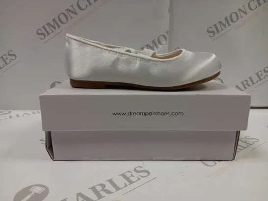 BOXED PAIR OF DREAM PAIRS ANGIE-2 GIRLS MARY JANE FLAT SHOES UK SIZE 7 