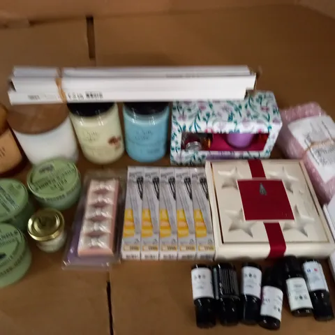 LOT OF ASSORTED CANDLES, WAX MELTS AND LIGHTBULBS