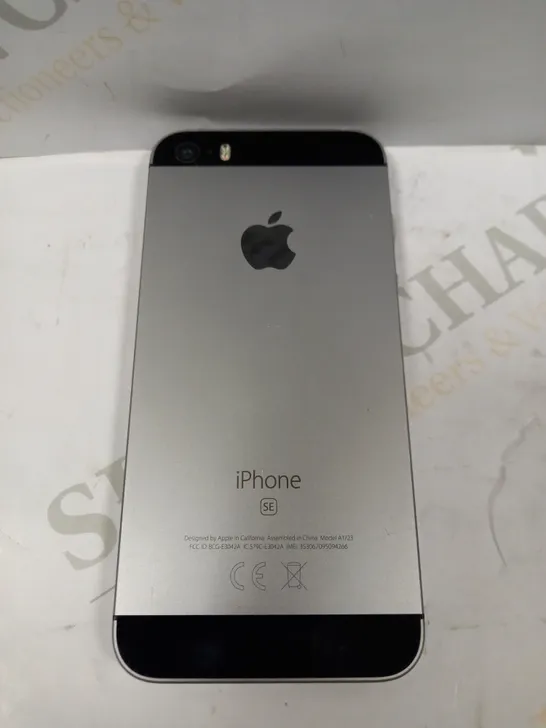 APPLE IPHONE SE (1ST GENERATION) - SILVER 