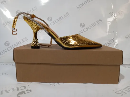 BOXED PAIR OF DESIGNER POINTED TOE HEELS IN METALLIC GOLD W. JEWEL EFFECT STRAP EU SIZE 37