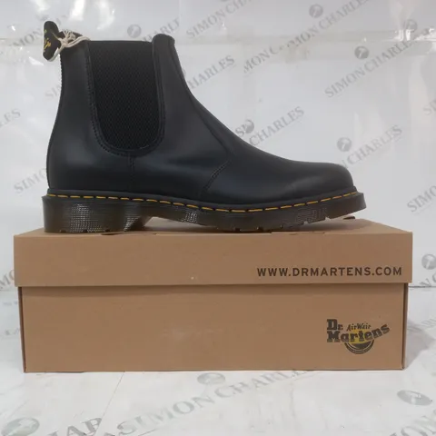 BOXED PAIR OF DR MARTENS 2976 YS ANKLE BOOTS IN BLACK UK SIZE 11